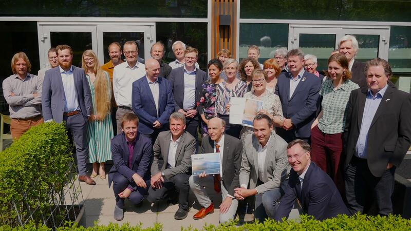 WSB members present the Wilhelmshaven Declaration. CWSS.